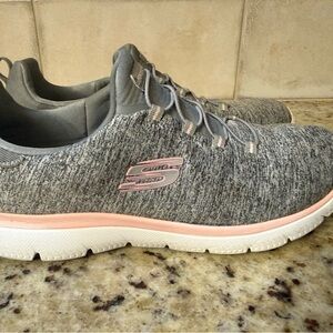 Skechers Summit Light Gray Knit Slip-On Women's Shoes size 8.5 Lightweight